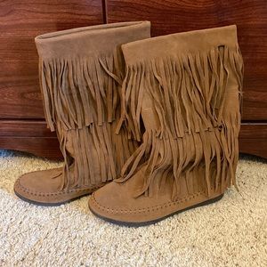 Rampage Shoes Womens Fringe Moccasin Boots- size 8, brown in color